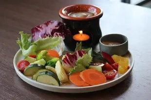 Fresh vegetables with two kinds of bagna cauda sauces
