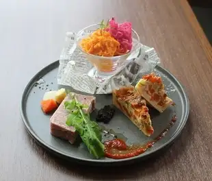 Assortment of 3 dishes (chef's choice)