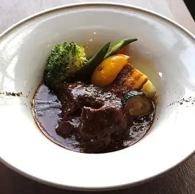 Braised beef cheek in red wine