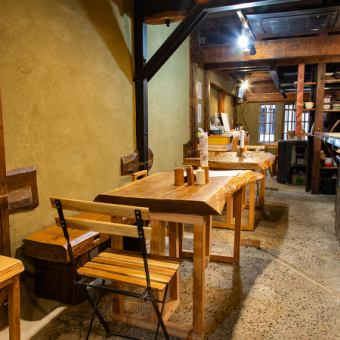 4名掛けテーブルを2席ご用意しております。女子会、宴会など小規模なお集りにオススメです◎