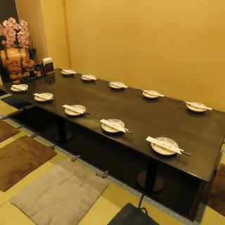襖に囲まれている個室ですので、出入りも気を使わずご移動頂けます！暖かくお洒落な店内でご宴会、ママ会、女子会など色々なシーンに最適です◎