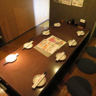 周囲を気にせずご利用できる個室となります。和を基調とした上質な空間で自慢の料理をご堪能下さい。