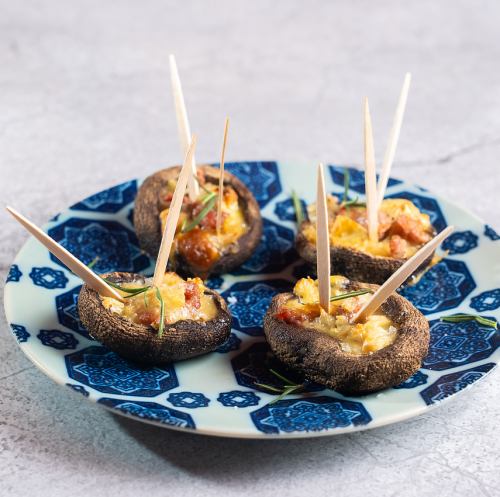 原木椎茸とポンレヴェック・チーズのピンチョス 　4PC