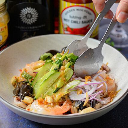 テーブルで仕上げる！ヤム・ウン・セン -タイ風春雨サラダ-