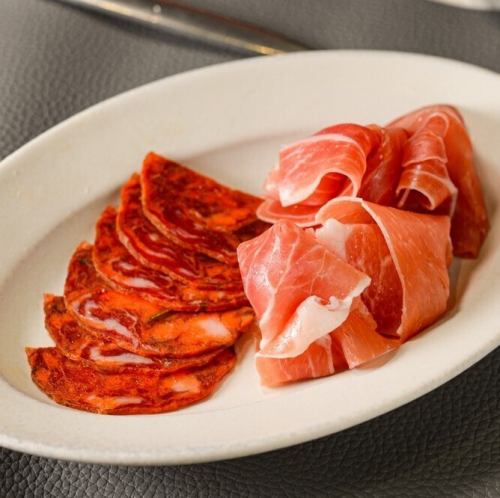 サラミ・チーズの盛り合わせ