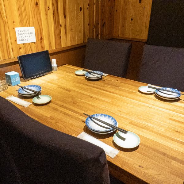 テーブルのお席を各種ご用意しておりますので、幅広いシーンにてご利用いただけます！ご友人、同僚との飲み会を始め、デートでのご利用にもおすすめ◎また、観光の際のお食事利用にもぴったりです！ゆったり寛げる空間ですので、気兼ねなく楽しんでいただけます。是非皆様のご利用をお待ちしております♪