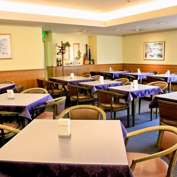 It is a large space that can be easily used as a venue for various parties, from a luxurious lunch girls' party.Of course, we offer a wide variety of drinks.