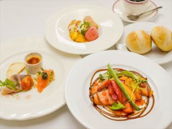 Spring main dish course with strawberry dolce buffet \2200~