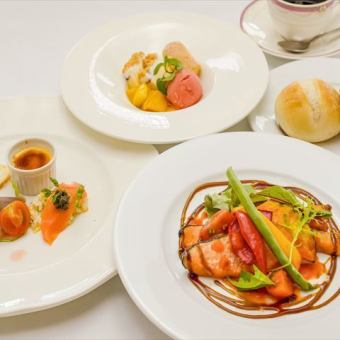 [Fridays, Saturdays, Sundays, and public holidays] Seasonal main dish course from 2,500 yen