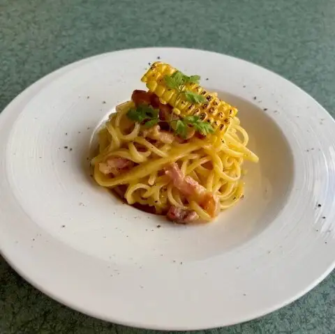 8月限定 炙りトウモロコシとパンチエッタのカルボナーラソース 生パスタ