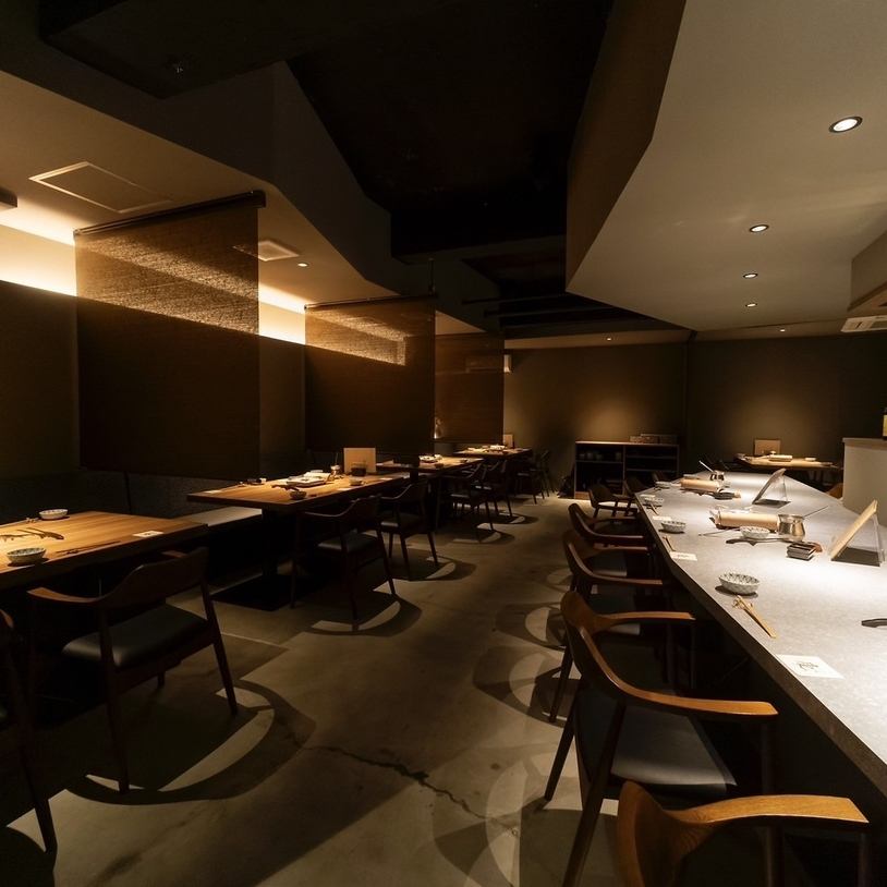 店内は落ち着いた空間。デートや食事会にぴったりの雰囲気。