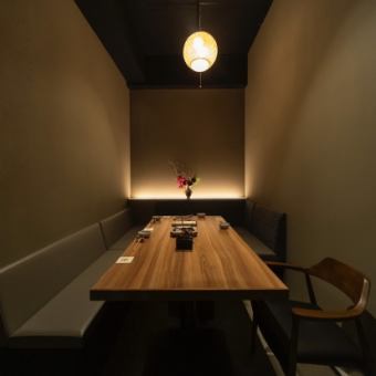 個室をご希望の方はご予約をお勧めいたします。3－5名様まで対応可能です。