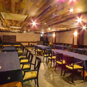 【元町ホール（大宴会貸切パーティー用）】フロア貸切30名～オシャレな店内で大切な人との特別な時間を過ごせます！結婚式二次会や同窓会、大型パーティーなどにぴったり！着席は80名様まで対応可能です！美味しい料理と共に楽しいひとときを過ごしましょう♪宴会のご相談等もお待ちしています♪