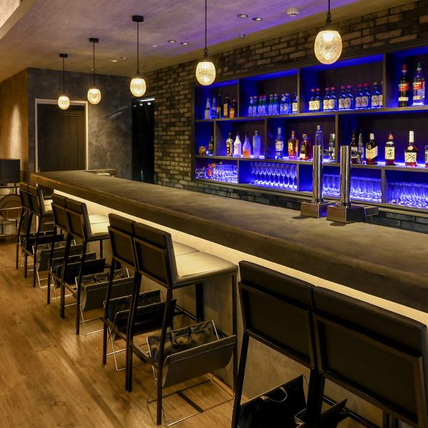 [Counter seats with calm lighting] The bar counter is a popular seat that can be used casually by one person.A special seat where you can enjoy a drink while enjoying conversation with the staff!