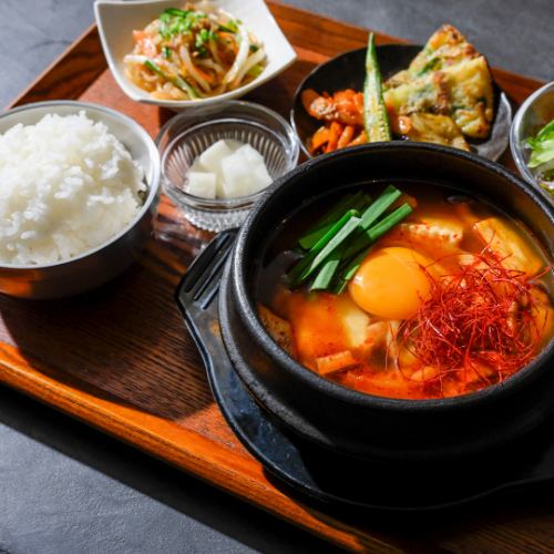 丰盛的韩式套餐！！