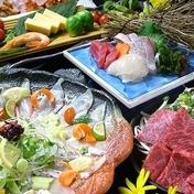 生魚片、油雞、麻糬、明太子蔥燒4種～共8種 4000日元 90分鐘無限暢飲