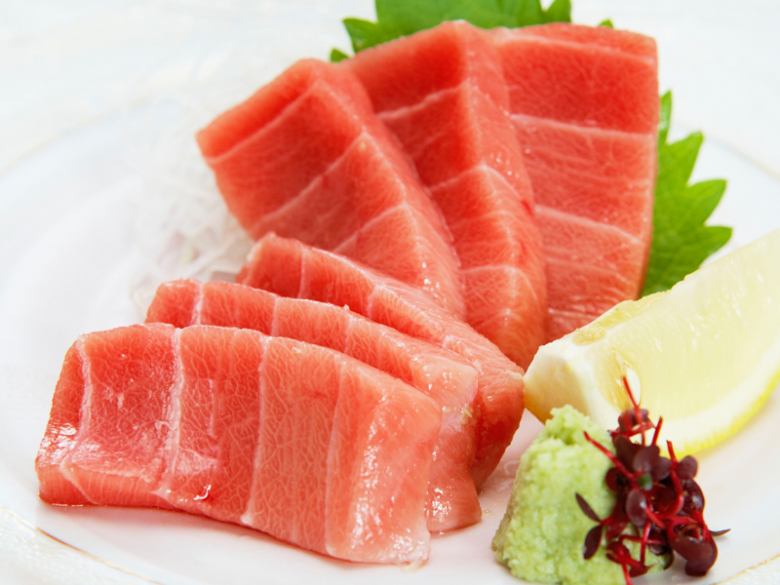 [Raw tuna directly from the market] Medium fatty tuna, roasted / lean tuna / bluefin tuna and avocado with wasabi soy sauce