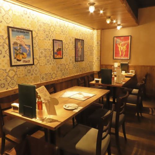 在散发着木质温暖气息的温馨室内，享受一段轻松愉快的时光。