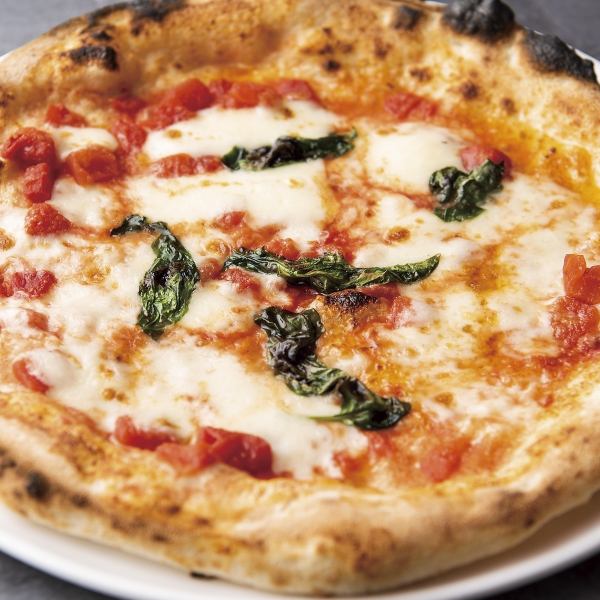 VANSANのピッツァは、手作り窯焼きピッツァ。