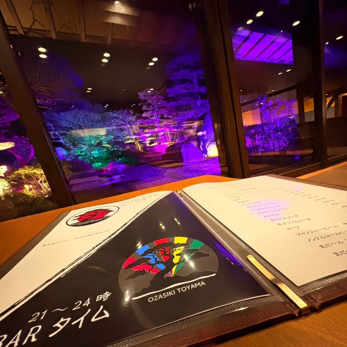 誕生日や記念日など特別な一日には、心に残るサプライズ演出を。