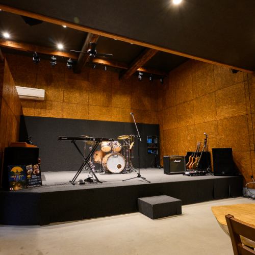 色鮮やかな照明とスモークの演出で盛り上がる特別感♪