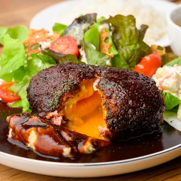 【ランチ限定・黄金とろたまハンバーグ】　ライス＆スープセット