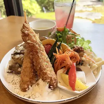 【ランチ限定】特大海老フライと和風きのこピラフ