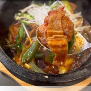 鉄板イイダコ旨辛炒め(1辛)/石焼ホルモン炒め(味噌or塩)