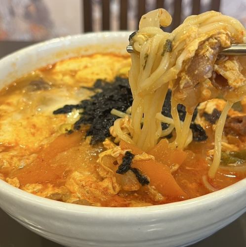 盛岡冷麺(そば粉なし)/ヘルシー野菜とお肉のユッケジャンラーメン(1辛)