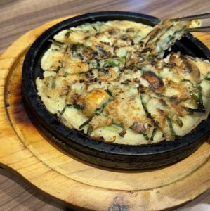 店長イチオシ！鉄板海鮮チヂミ