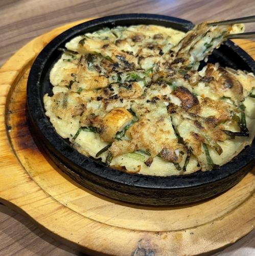 店長イチオシ！鉄板海鮮チヂミ