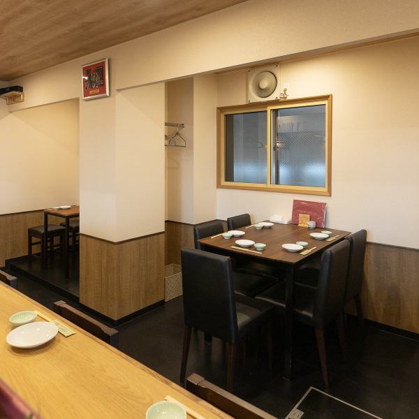 テーブル席からカウンター席まで様々なシーンでご利用いただきやすいような店内になっております◎お仕事終わりにサクッと一杯やご友人や同僚との飲み会にも是非、お気軽にご利用ください♪