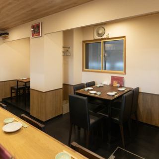 Table seating for 4 people x 1 seat