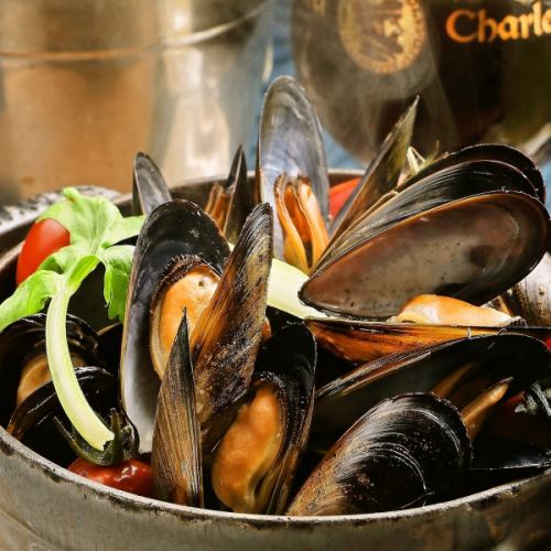 Bucket Mussels Steamed with Ale