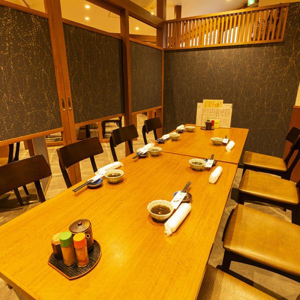 大切な仲間内とのお時間に最適な個室は、心置きなくお過ごしいただけます。個室が限られておりますので、お早めのご予約をお勧めいたします！