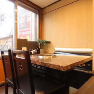 当店では貸切利用も可能です。広々とした空間で、宴会やパーティー、特別な集まりに最適。経験豊富な料理人が腕を振るう焼肉や多彩な料理を、大切な仲間とともに楽しめます。ご予約やご相談はお気軽にどうぞ。