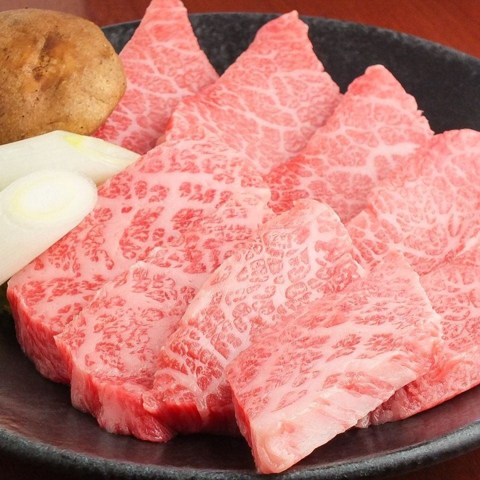 Please enjoy the highest ranked A5 Japanese black beef to your heart's content!