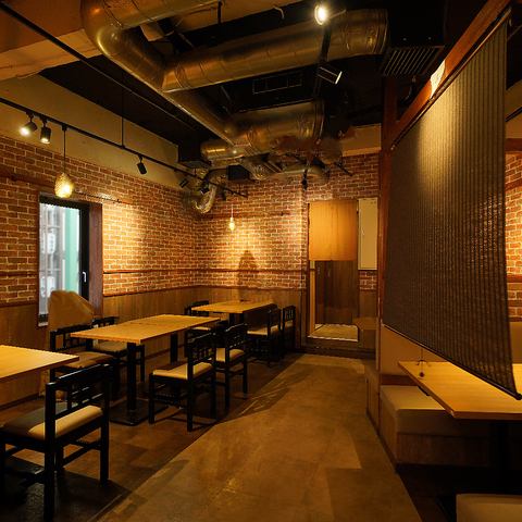 【貸切OK！】間接照明あふれる和モダン調★アジアンテイストのおしゃれな空間をイメージした店内が大人気♪ソファー席でまったりもよし、ワイワイ宴会もＯＫ!!会社帰りのご利用から様々な宴会シーンに使えるアジアンダイニング居酒屋。貸切最大30名までOK！大人数貸切宴会には早めの予約がオススメです！