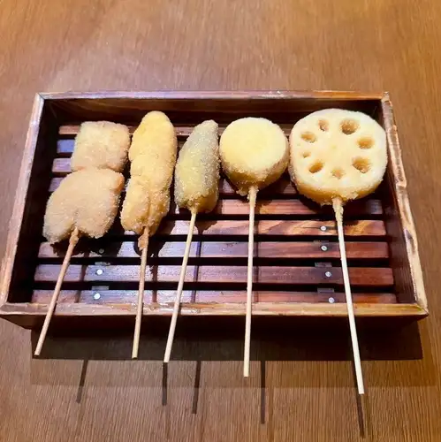 꼬치 커틀릿 100엔(부가세 포함 110엔)~