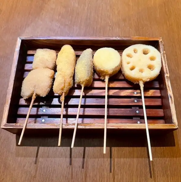 ◇◆当店自慢の串カツ◆◇当店の看板メニュー◎1串110円~ご用意♪お得な盛り合わせもご用意☆