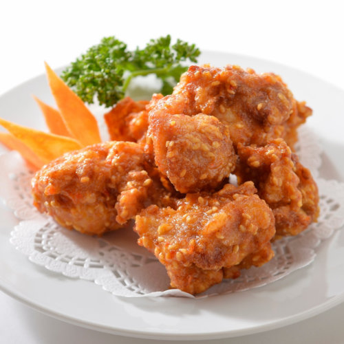Juicy fried chicken with sesame flavor