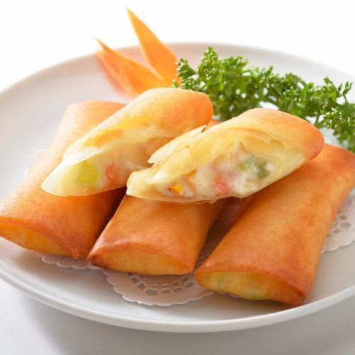 Quickly hand-wrapped spring rolls (4)