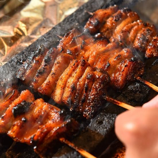 명물은 시로 타레! "야키사"가 비장 숯으로 정중하게 차분히 구워줍니다!