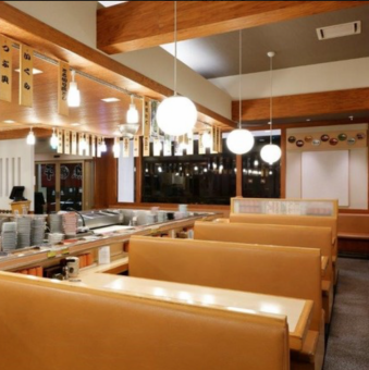 The table seats are spacious, so you can enjoy your meal with friends, family, and children.