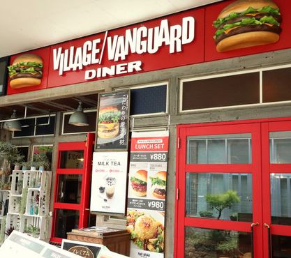 イオンレイクタウンMORI内1階にある、明るく開放的なアメリカンダイナーです。