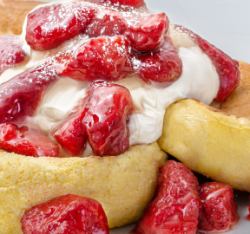 ストロベリー＆クリームパンケーキ