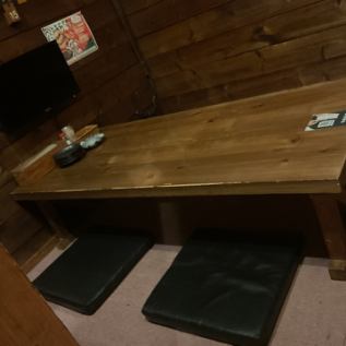 【お座敷席】癒しの呑み喰い処。靴を脱いでくつろげる空間あなたも癒されに来ませんか…？ゆったりお座敷席で小さなお子様や赤ちゃんがいても安心。ご家族でのお食事など普段使いにも◎使い勝手抜群♪