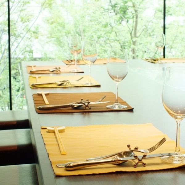A special seat where you can see the chef's cooking from the open counter.It is a popular seating for female-to-female guests etc. ☆ You can also feel free to enjoy even two people such as date.