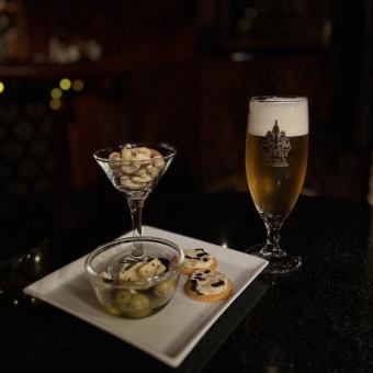 【チョイ飲みにも◎お一人様にもおススメ】おつまみ3種盛りとドリンク2杯で2000円