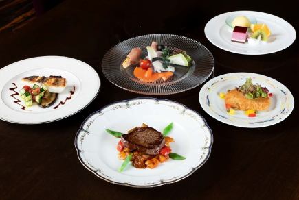 "Individual Dinner Course" Double main course of fish and meat dishes <food only>